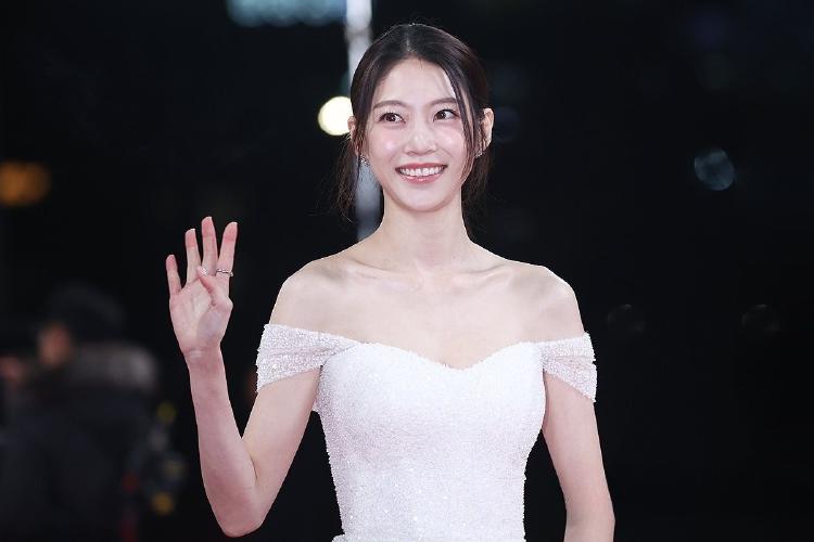 공승연의 연기 변신! 넷플릭스부터 연극 무대까지