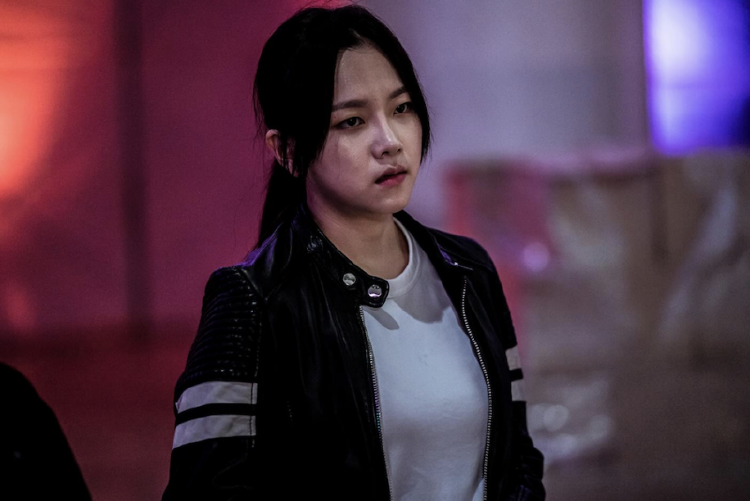 샤크 더 스톰 여자, 이연진의 반전 매력! 왜 모두가 그녀에게 빠졌을까?
