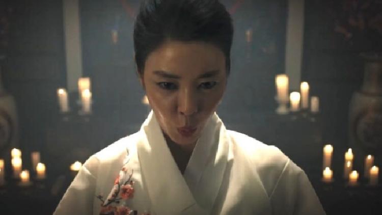 영화 신명 리뷰, 현실보다 더 현실 같은 오컬트 정치극! 김규리 연기 소름 돋는 이유는?