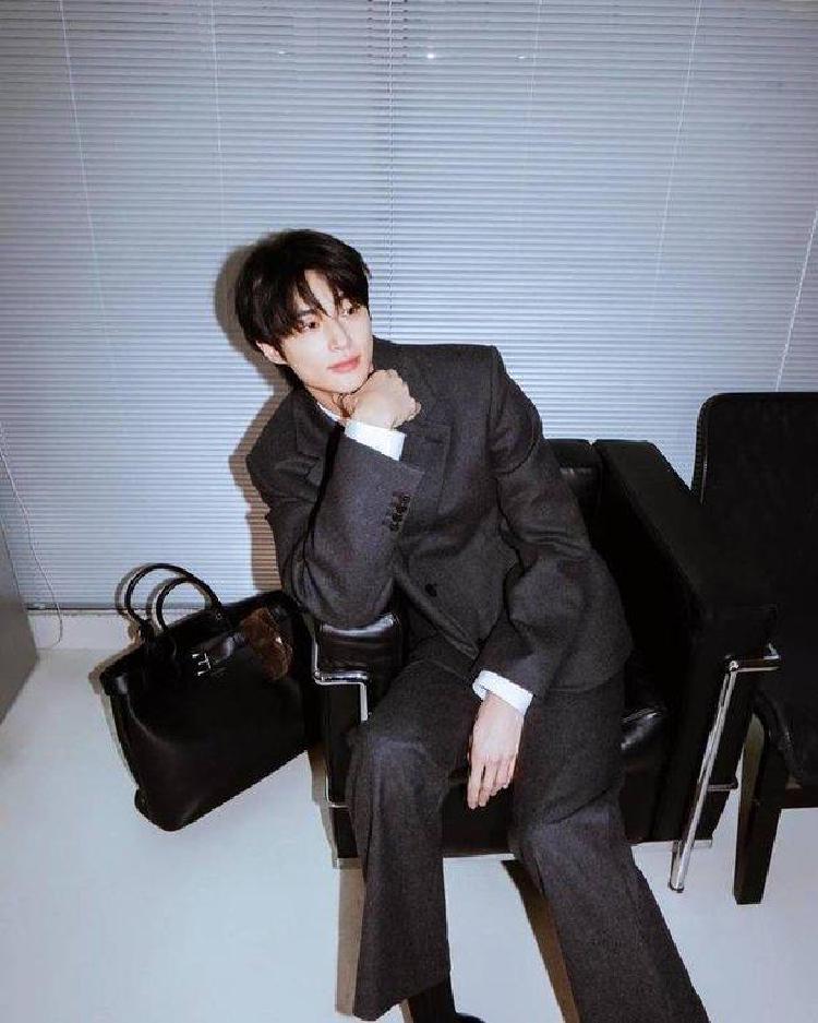변우석 수트핏 비결 3가지 사이즈가 모든 걸 바꿀 수 있어요