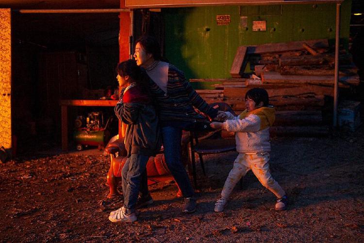 고속도로 가족 결말, 불타는 집이 진짜 해피엔드?