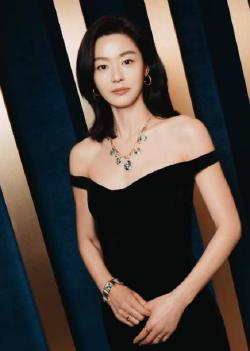 전지현 중단발 아우라 눈길, 도대체 왜 긴 머리 다 잘랐을까