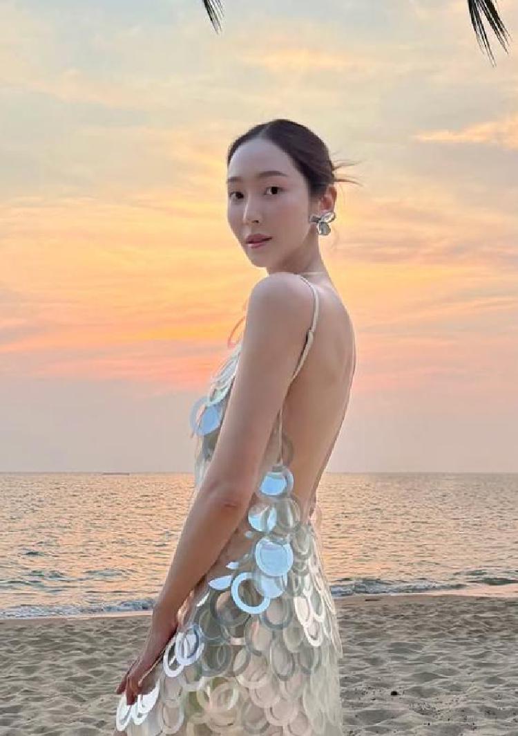 제시카, 파격 백리스 드레스