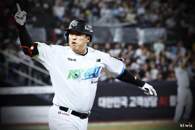 김현수 홈런포 결승타, 8회에 터진 반전 한방