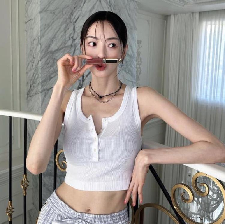 이다희, 돌체앤가바나 11자 복근
