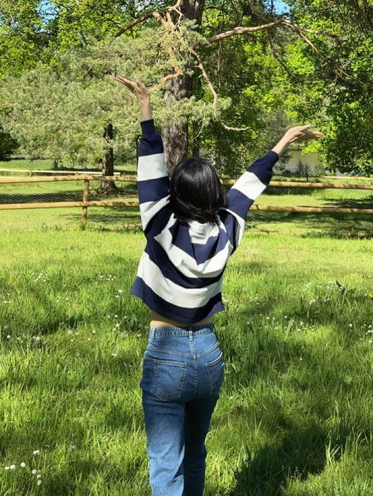 송혜교 파리서 빛나는 허리, 뼈말라 허리 비결 뭐야?