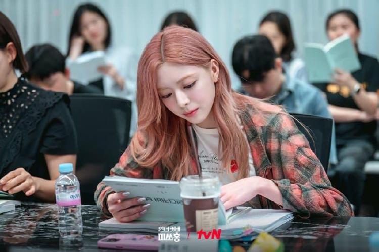 언더커버 미쓰홍 유나, 연기 데뷔 폭발한 비밀은?