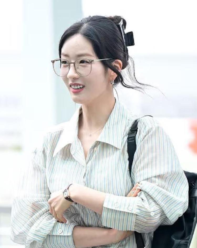 윤보미, 결혼 앞 얼굴 반쪽 근황